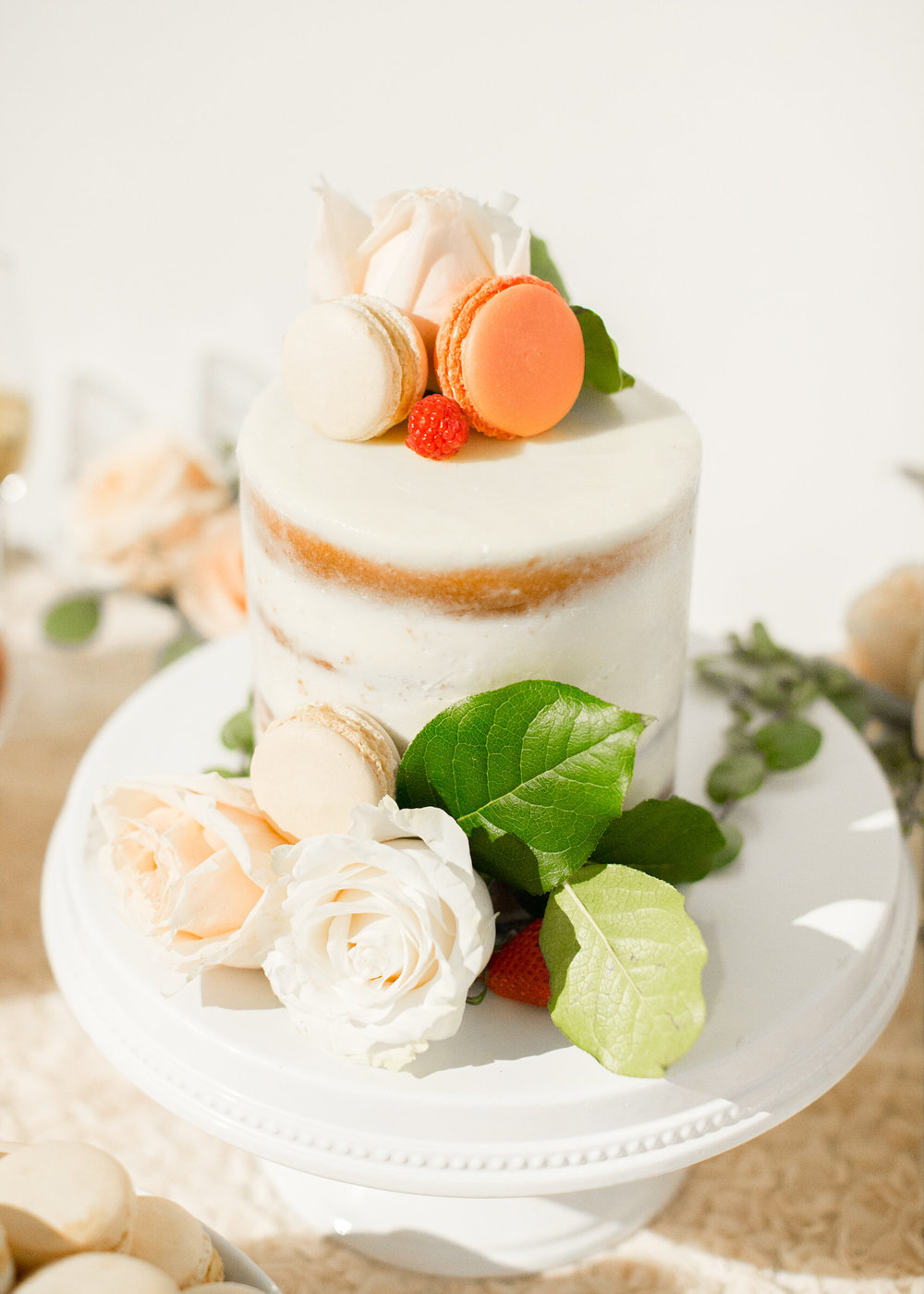 display a one tier wedding cake