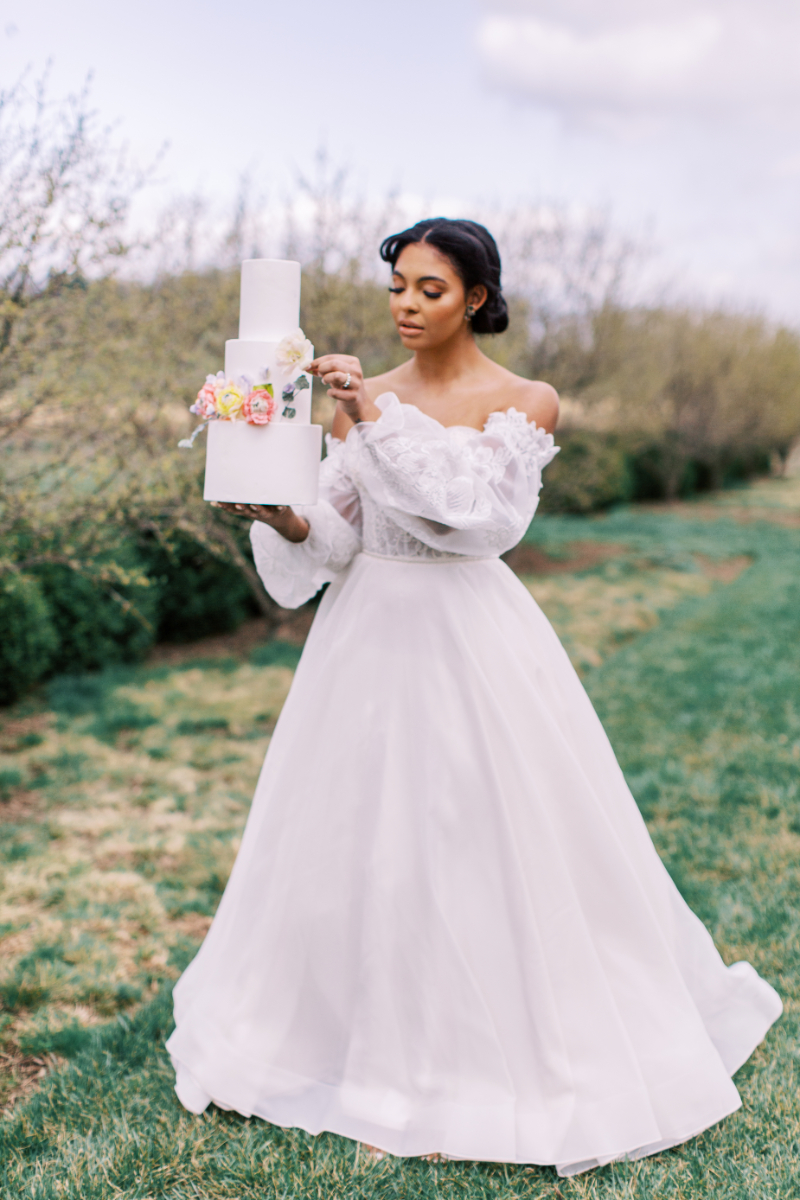 Virginia Wedding Cake Designer and Stunning Bride