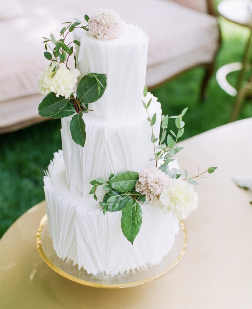 unique white wedding cake