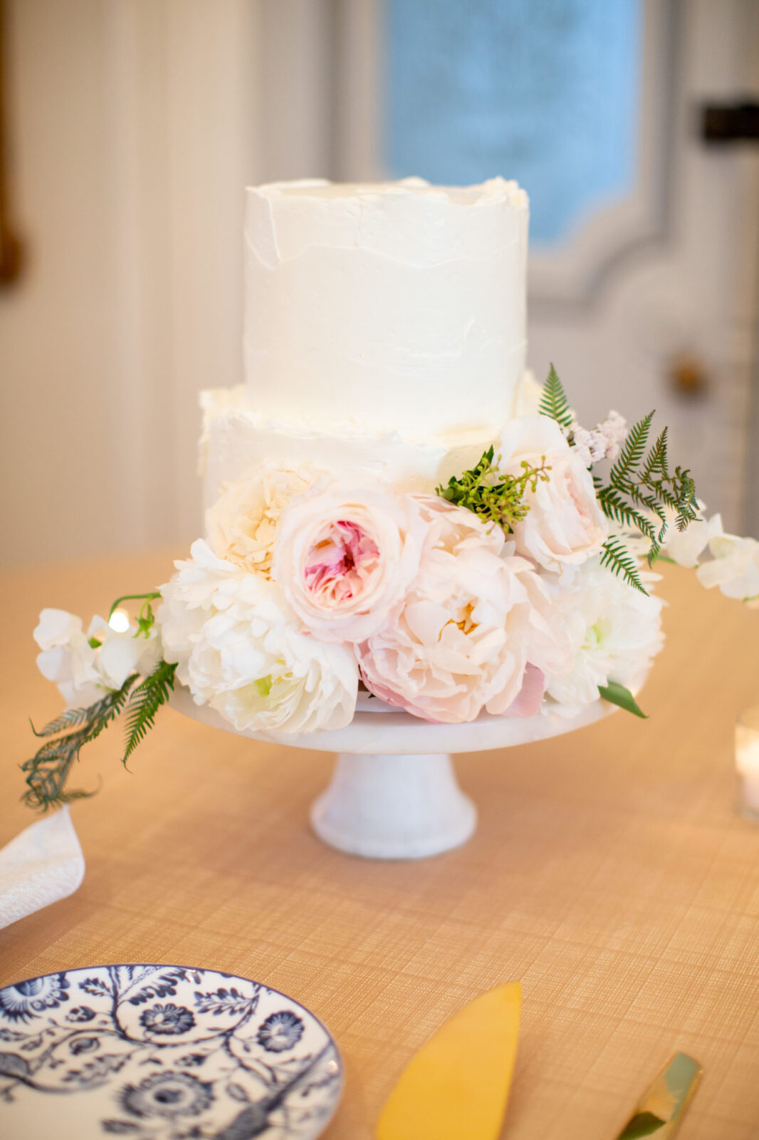 2 TIER WHITE WEDDING CAKE WITH WHITE AND PINK FLOWERS AT THE MERRIMON-WYNNE HOUSE